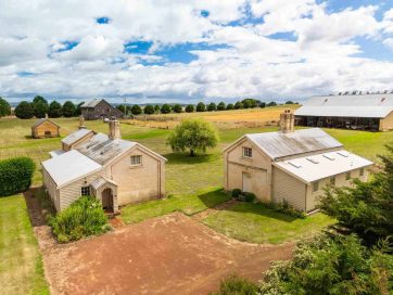 woolmers-estate-free-settlers-cottages-launceston-accommodation