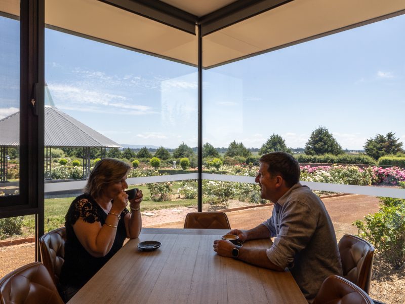 rose-garden-cafe-ClRNPPwS